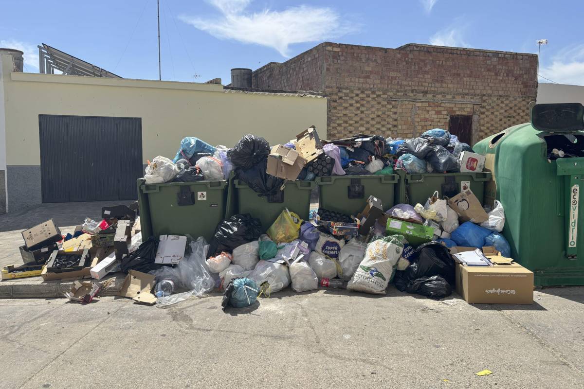 Ocho días con basura por las calles: el Ayuntamiento de Las Cabezas pide ayuda a los vecinos ante la huelga de los trabajadores