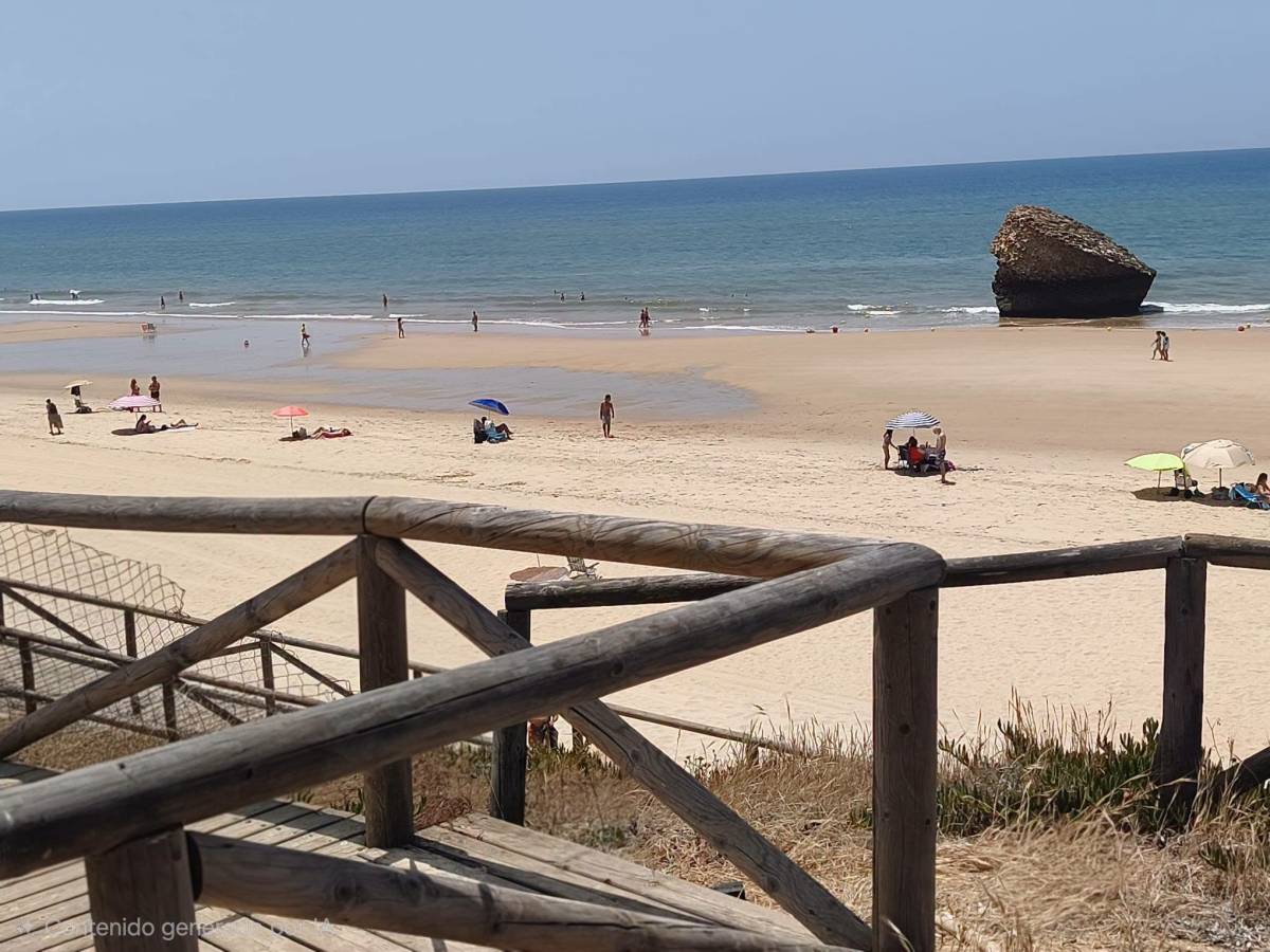 Desaconsejan el baño en dos playas de Huelva tras detectarse un exceso de bacterias