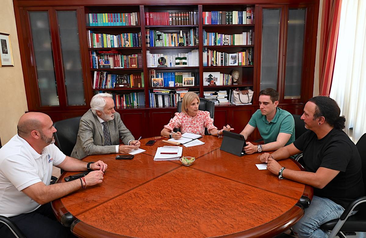 El gobierno local reunido con el sector del taxi.