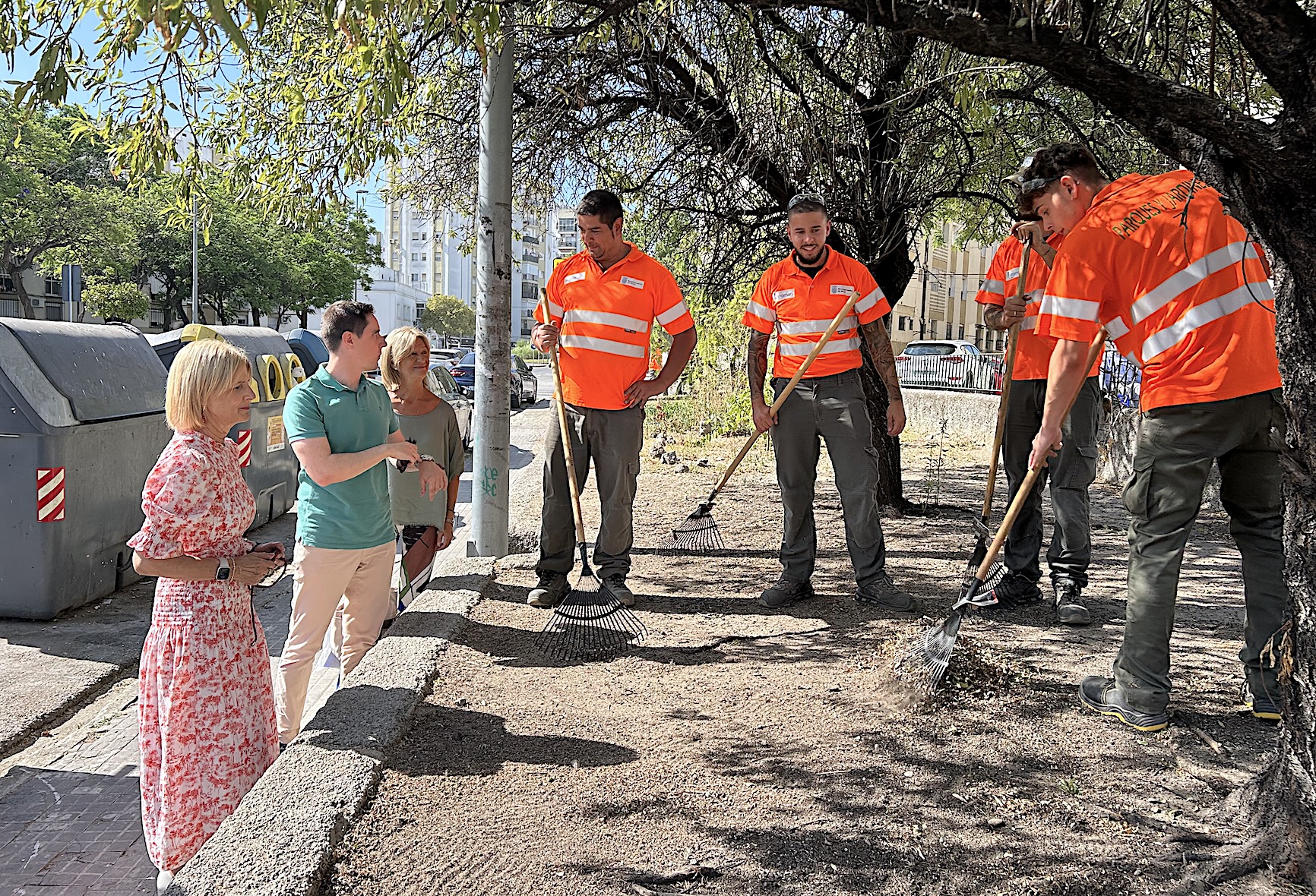 Mejoras en la barriada de Las Viñas de Jerez: nueva señalización, mobiliario urbano y limpieza de zonas verdes