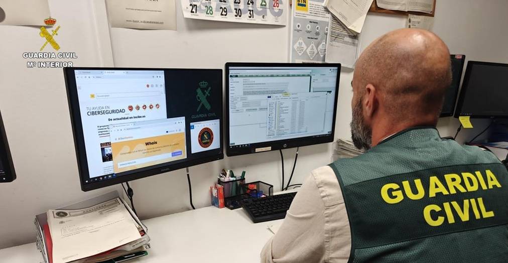 Detienen a un joven jerezano por estafar 2.000 euros en Pontevedra usando el 'bizum inverso': una web de apuestas, clave para localizarlo