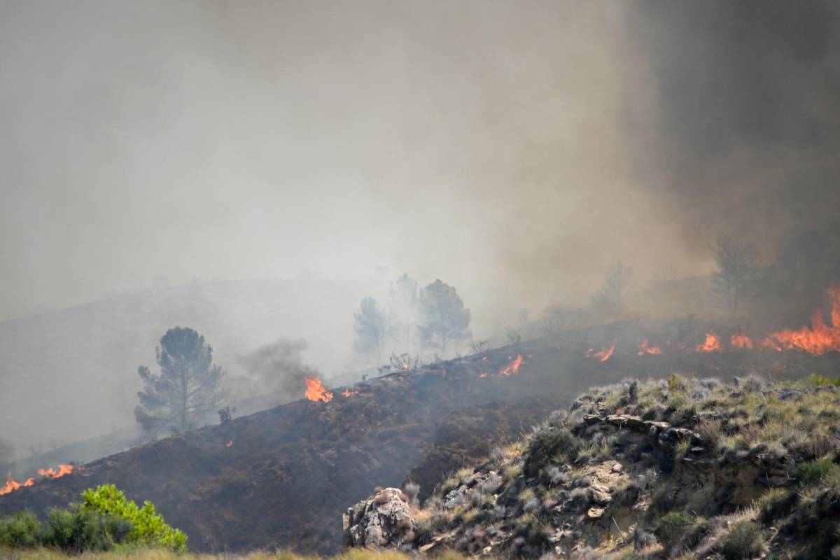 La Junta confirma la víctima número 12 en el incendio de Almería: hay 23 personas no localizadas