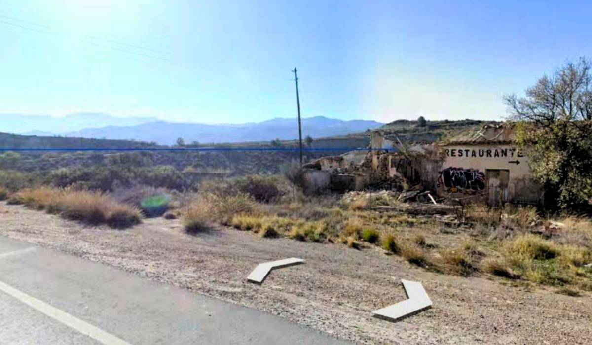 Endesa se desmarca del incendio de Almería: el cable señalado sería privado y 