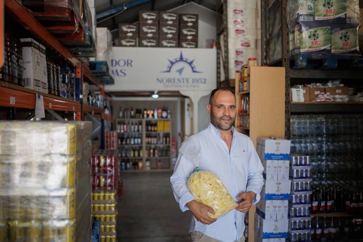 La empresa de Guadalcacín que distribuye bebidas y patatas a la Armada, la RFEF, hospitales, colegios y al Jerez rural