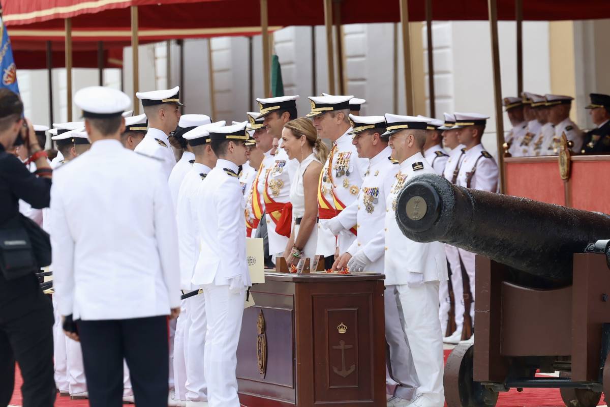 Emotivo reconocimiento para Andrés y Noel, los dos suboficiales más brillantes de la Armada en San Fernando