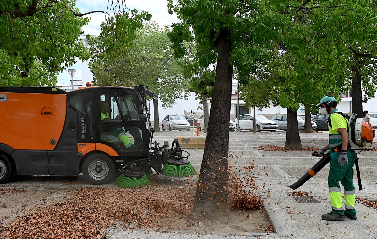 Jerez tiene una máquina nueva para limpiar los rincones de difícil acceso de la Zona Sur 