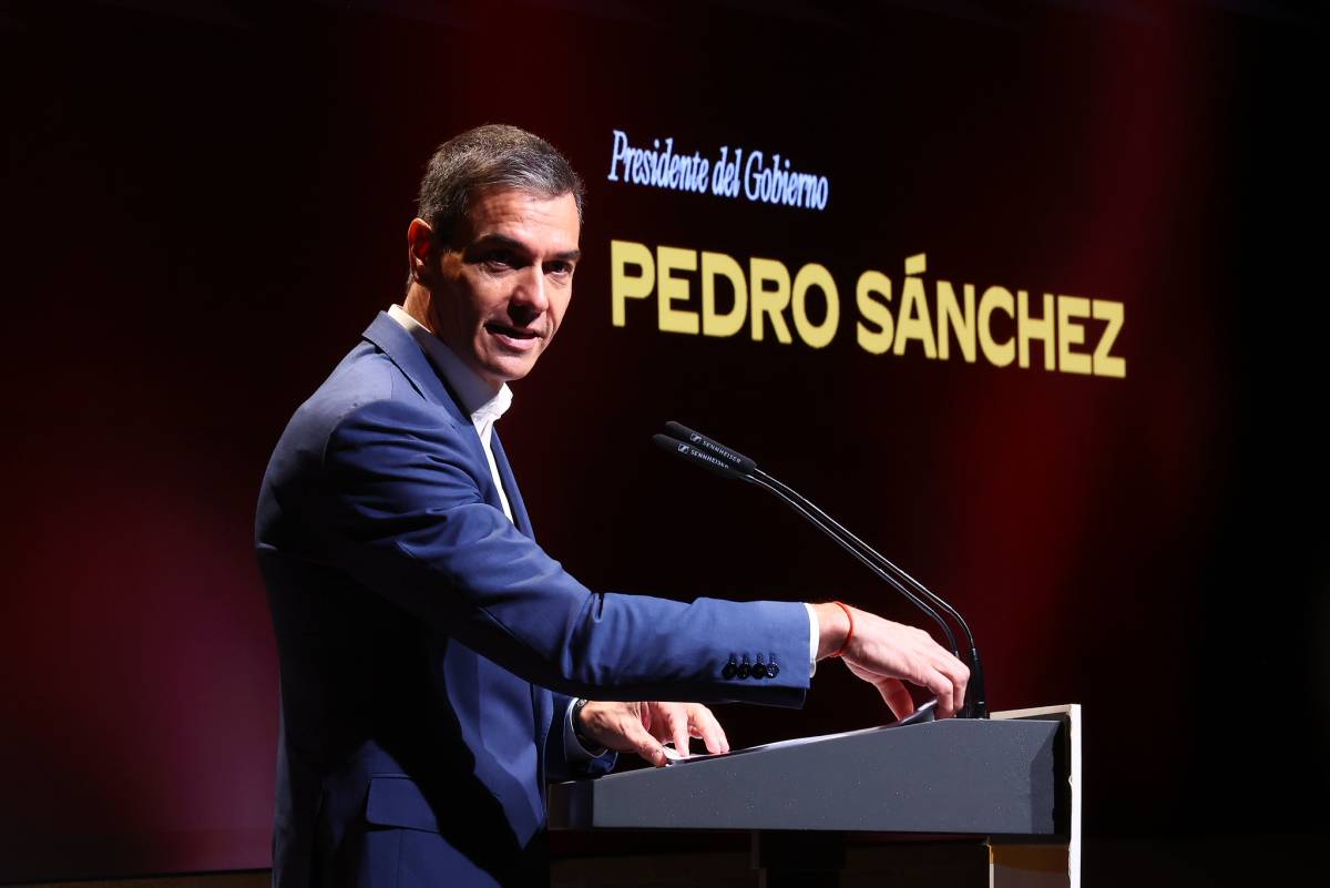 Pedro Sánchez aplaza el acto del fin de la Verja en La Línea para visitar la zona afectada por los incendios en Almería