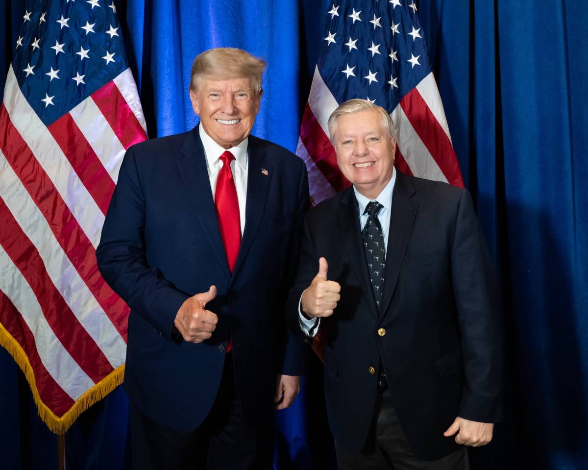 Muere de forma repentina uno de los senadores más cercanos a Trump