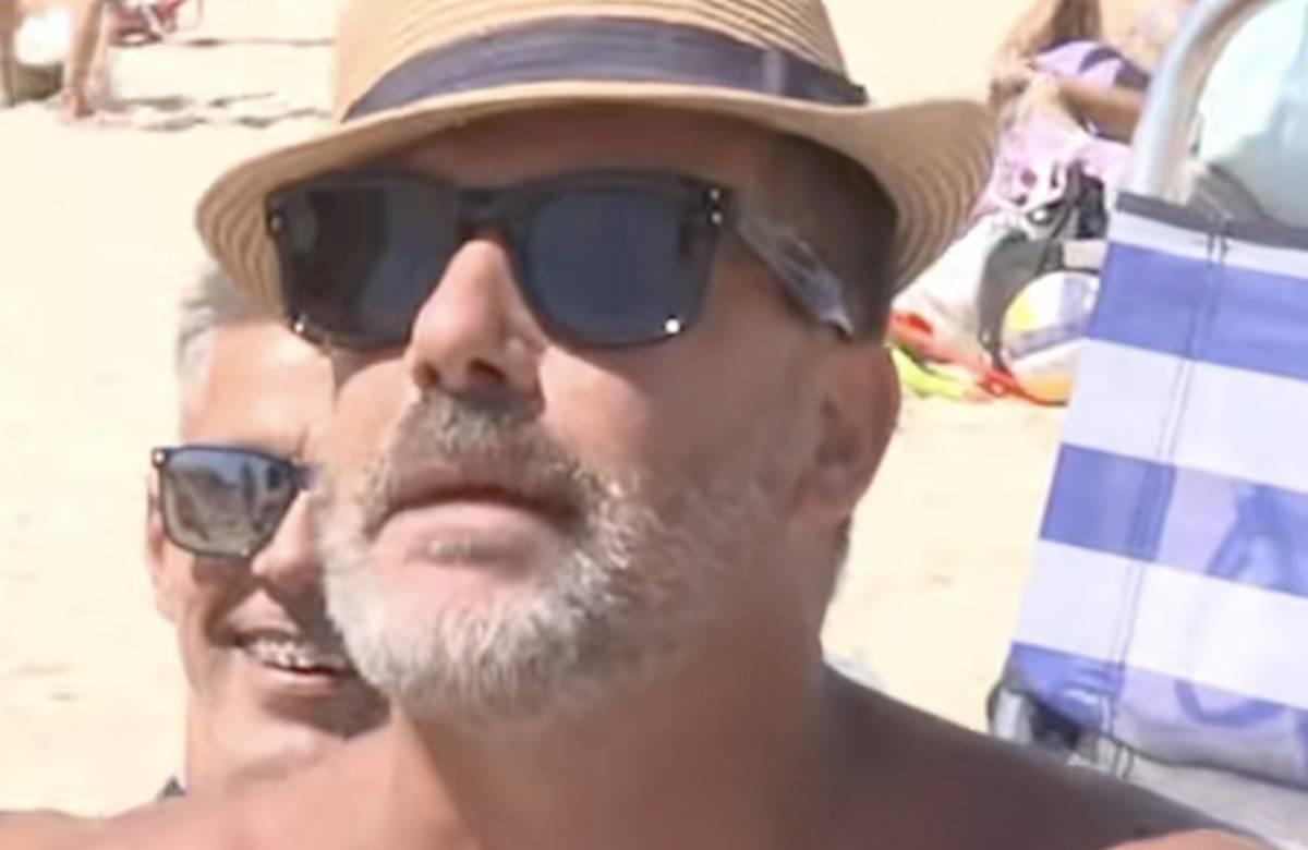 Así se maneja un gaditano en la playa cuando está hasta arriba de gente: 