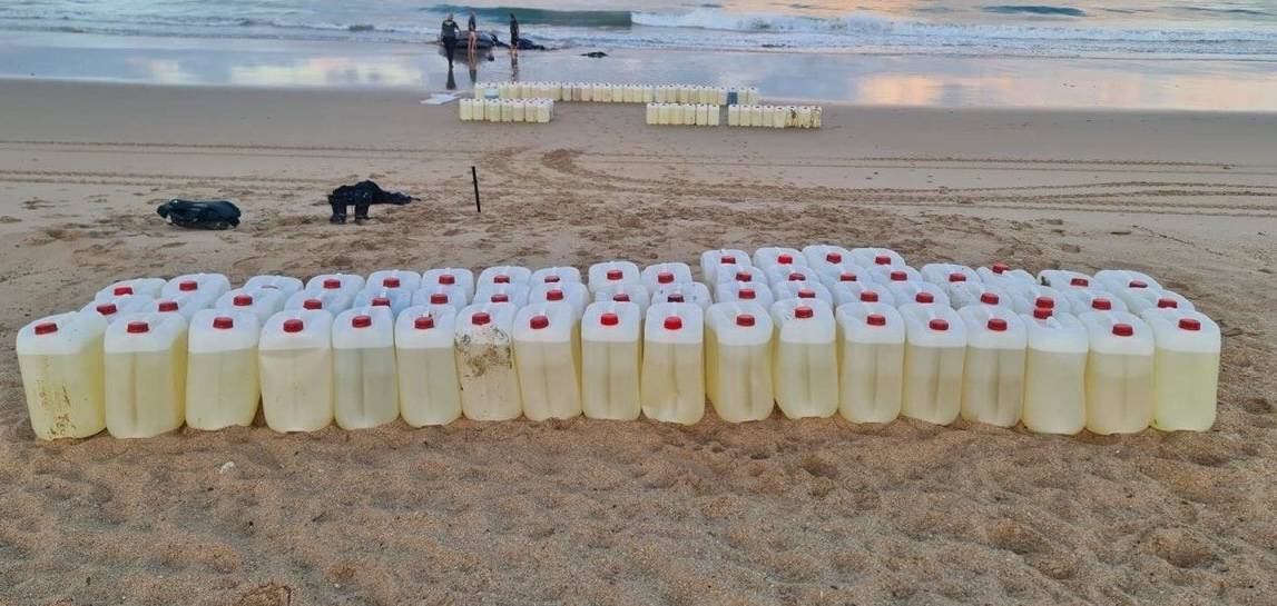 Frustado un repostaje de narcolanchas en El Palmar gracias al aviso de un vecino: intervienen 127 petacas de combustible