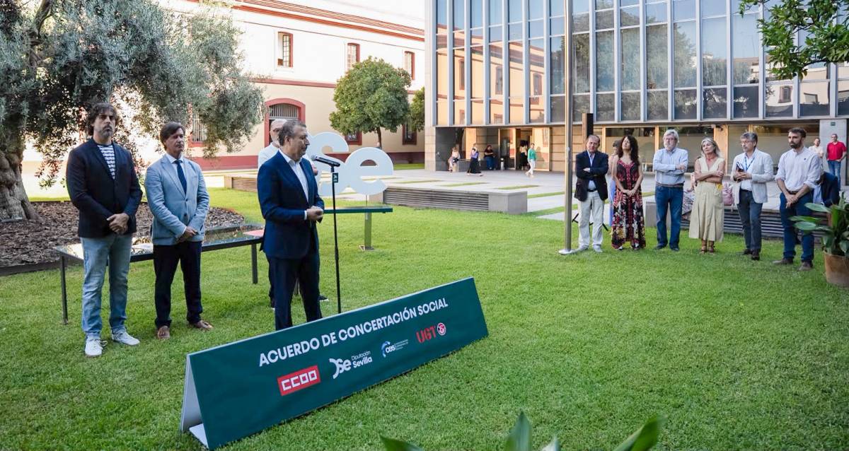 El presidente de Diputación de Sevilla, Javier Fernández, tras la firma de los Convenios Específicos de Concertación Social para el ejercicio 2026. - El presidente de Diputación de Sevilla, Javier Fernández, tras la firma de los Convenios Específicos de Concertación Social para el ejercicio 2026.