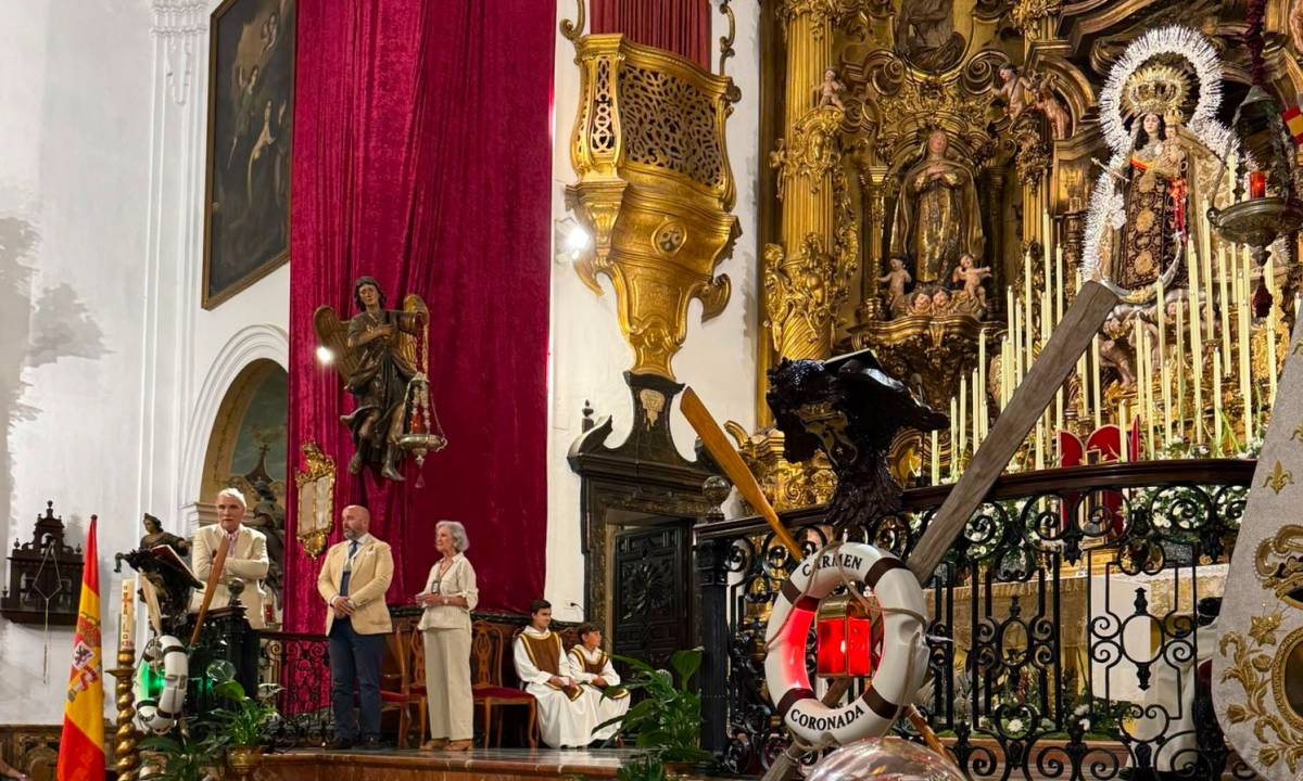 El Consejo de Hermandades de Cádiz entrega 2.500 euros a Ayuda a la Iglesia Necesitada gracias al libro del pregón