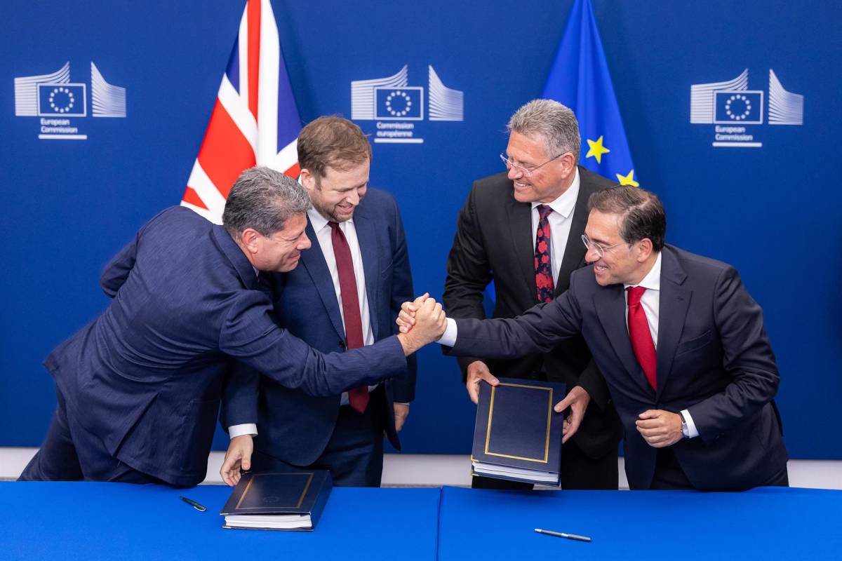 La UE y Reino Unido firman el acuerdo sobre Gibraltar: la Verja caerá esta noche