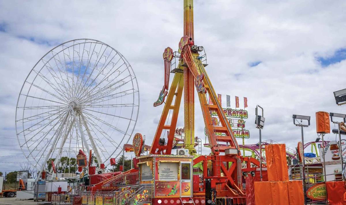 Un trabajador herido durante el montaje de la noria de la Feria de San Fernando