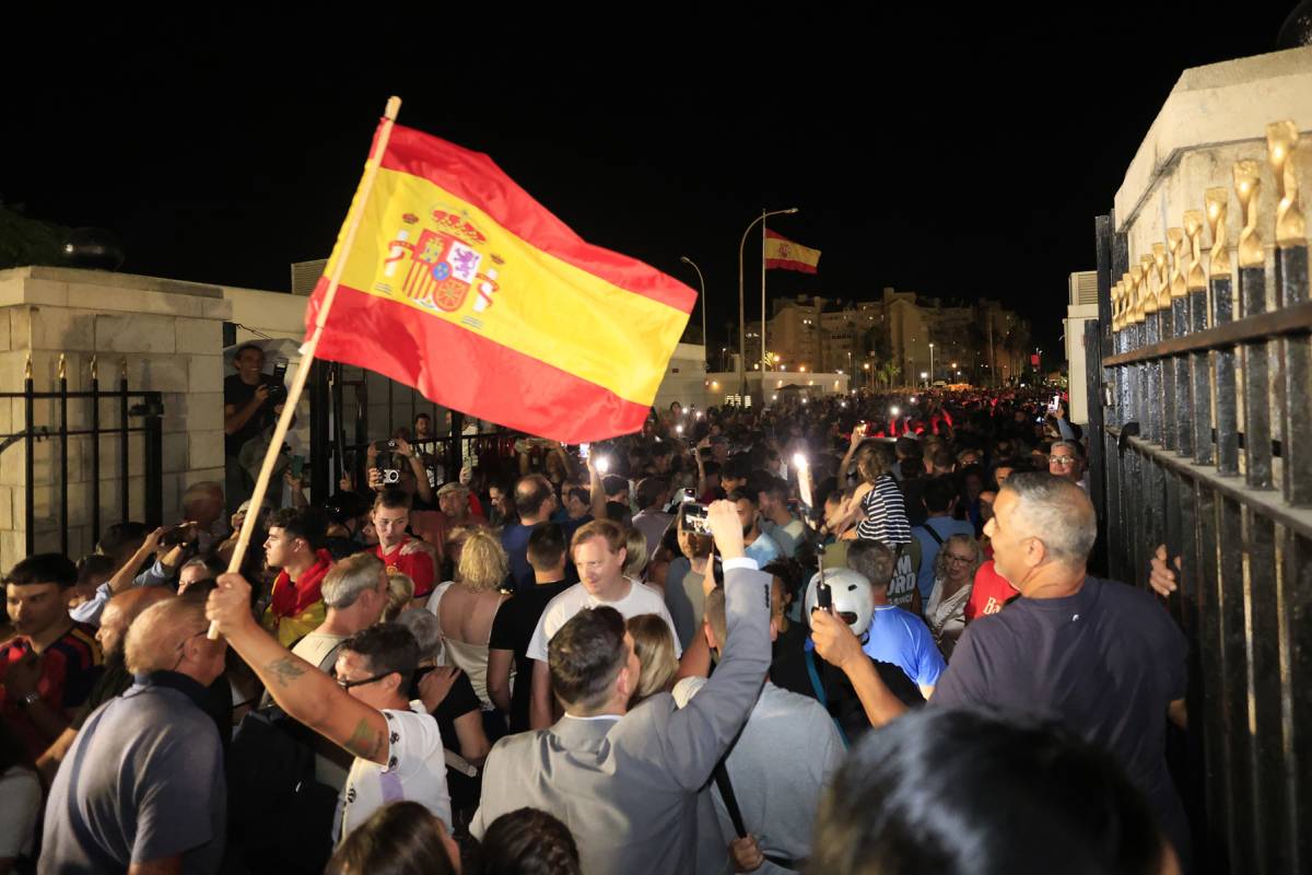 Así ha sido la histórica caída de la Verja de Gibraltar: 