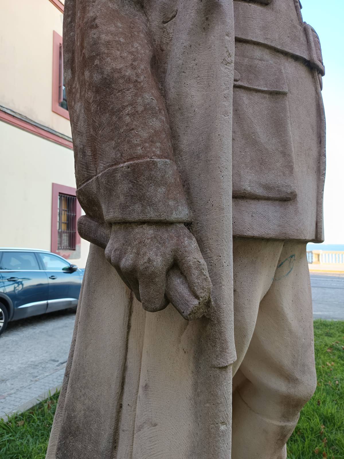Monumento a Miguel Primo de Rivera, detalle bastón de mando. 