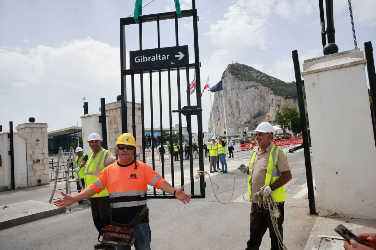 El histórico adiós a la Verja de Gibraltar con la presencia de Pedro Sánchez, en imágenes