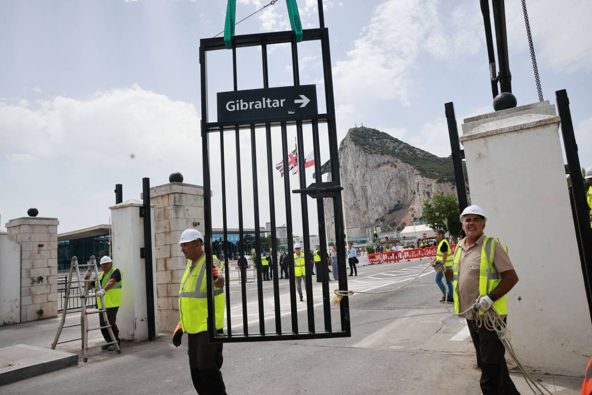 El histórico adiós a la Verja de Gibraltar con la presencia de Pedro Sánchez, en imágenes