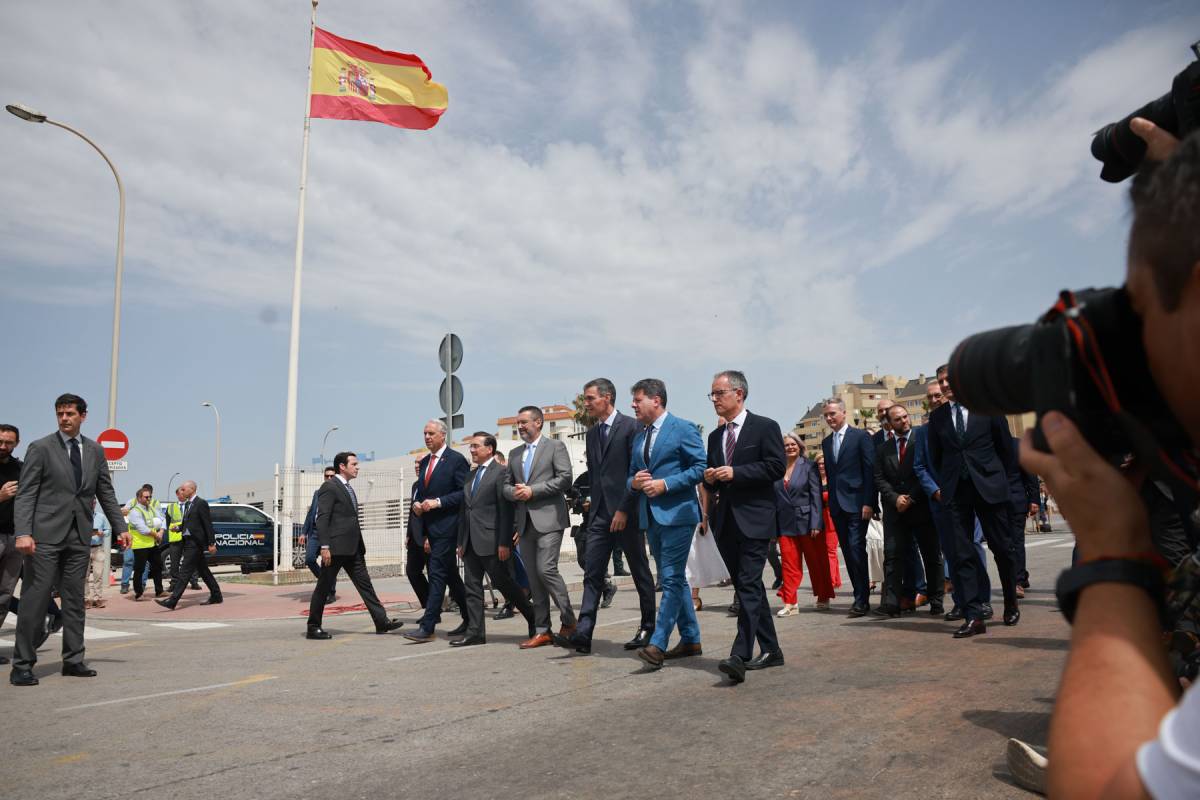 El acto simbólico de retirada de la Verja de Gibraltar