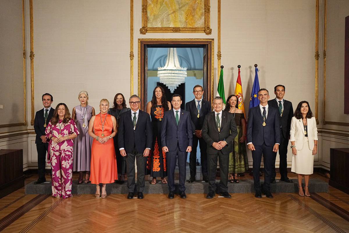 El primer Consejo de Gobierno de PP y Vox acelera el Presupuesto de la Junta para 2027 entre dardos a Pedro Sánchez