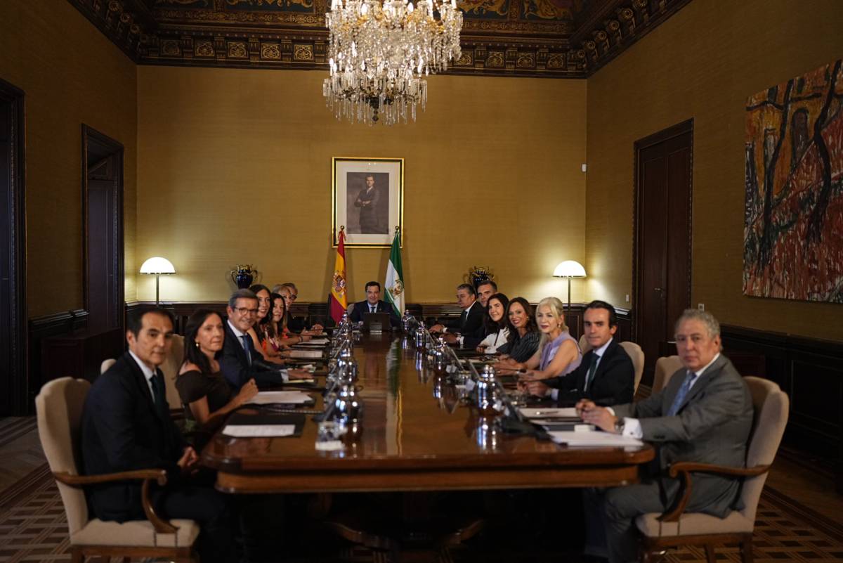 Carolina España minimiza la primera salida de tono del socio Vox y le deja claro que 