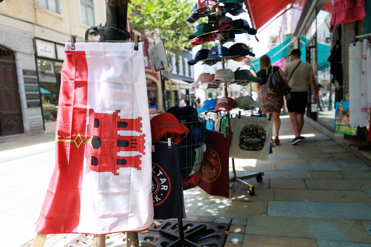 Derribo verja Gibraltar 15 Julio 
