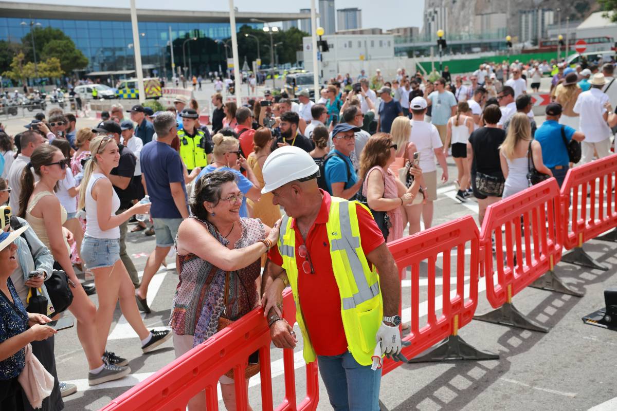 Derribo verja Gibraltar 15 Julio 