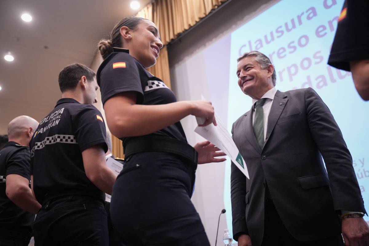 "Sois mucho más que una figura de uniforme": 80 nuevos policías locales salen a la calle en Cádiz, Huelva y Sevilla
