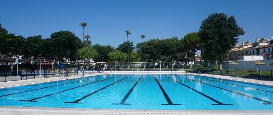 Cierran la piscina de Castilleja de la Cuesta por el 'reto marrón': defecar dentro del agua