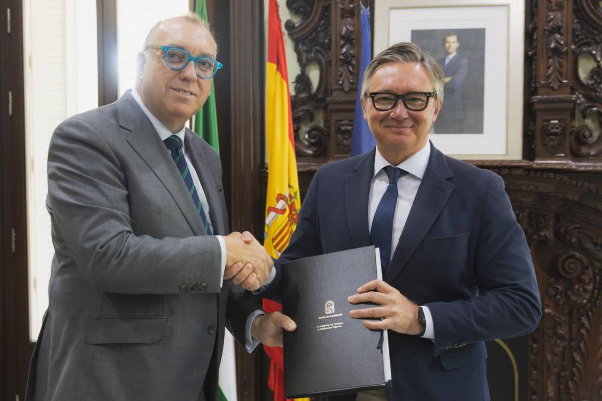Bernal y Nieto traspasan sus carteras a Manuel Gavira, que asume las competencias de su 'macroconsejería'