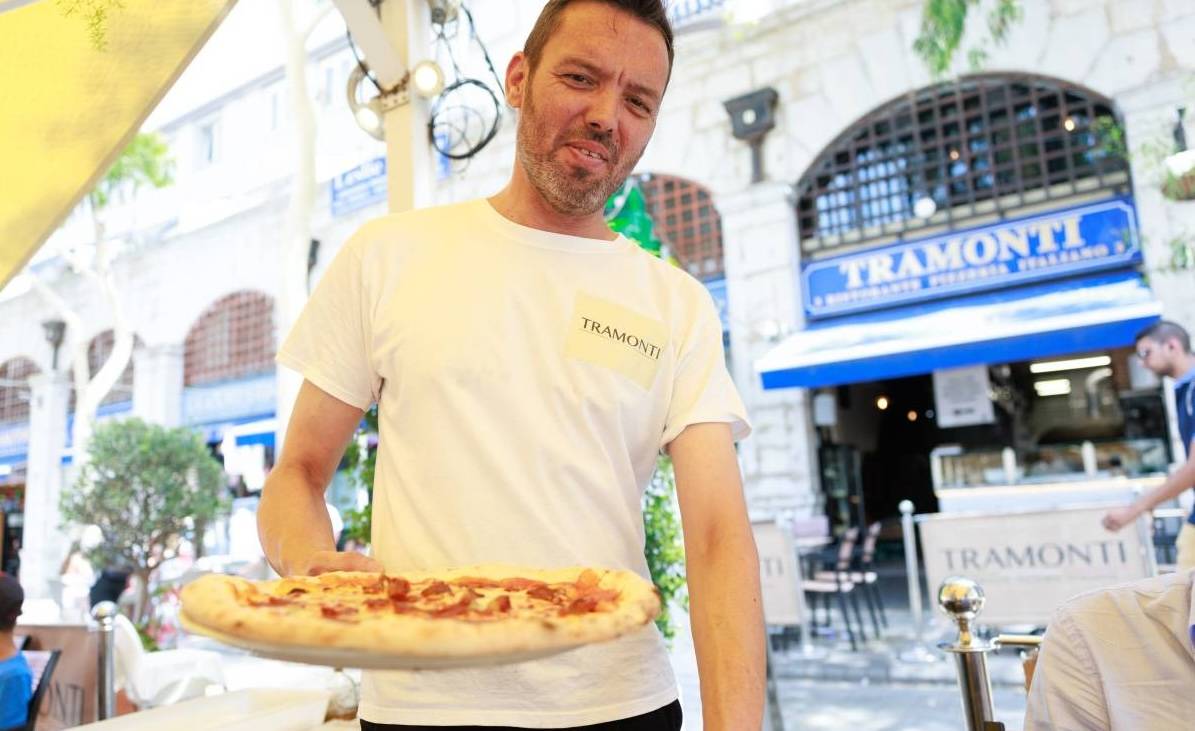 El pizzero canario que celebra el fin de la Verja de Gibraltar: 