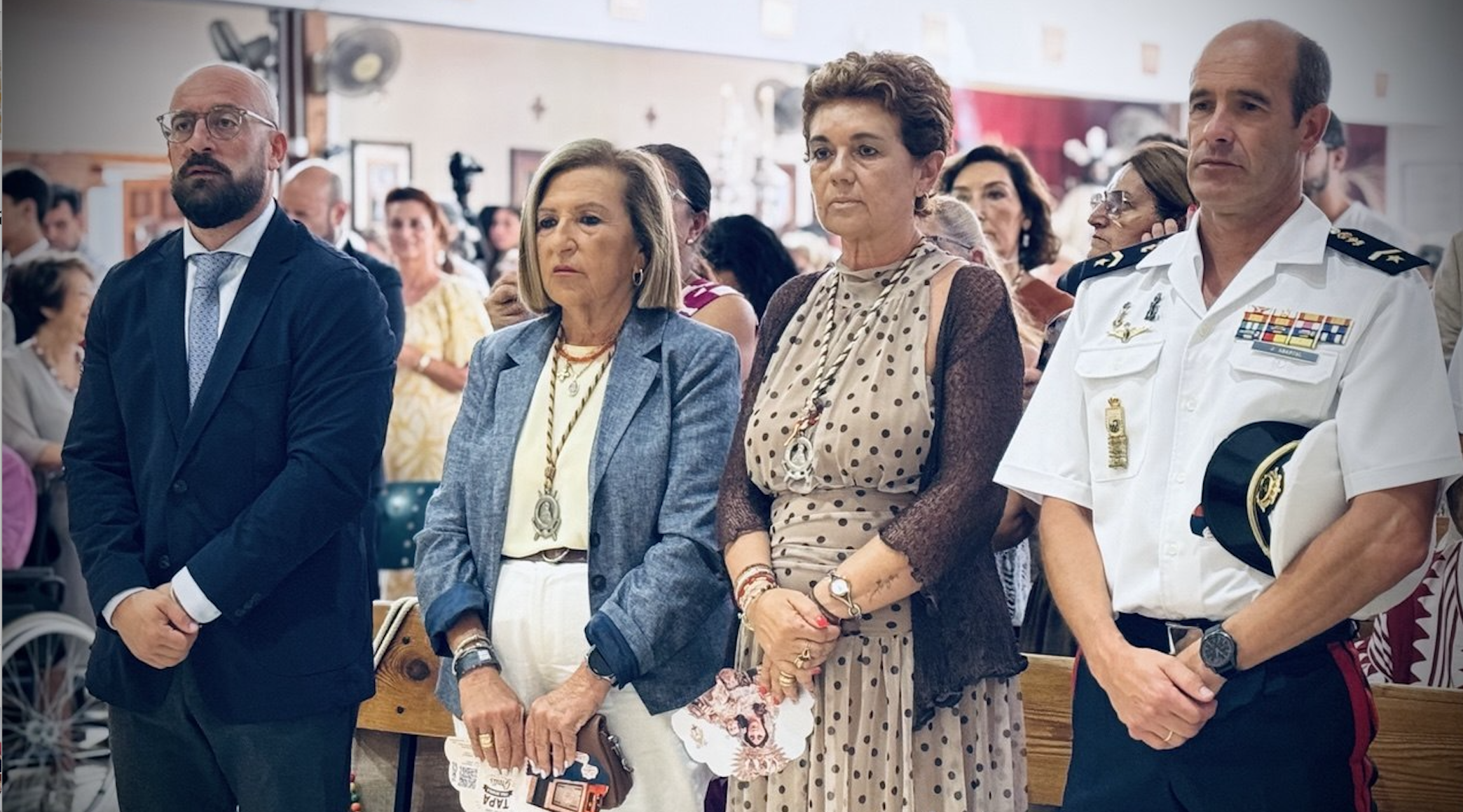 El alcalde de El Puerto, la hermana mayor y el representante de la Armada en la celebración de la festividad del Carmen. 