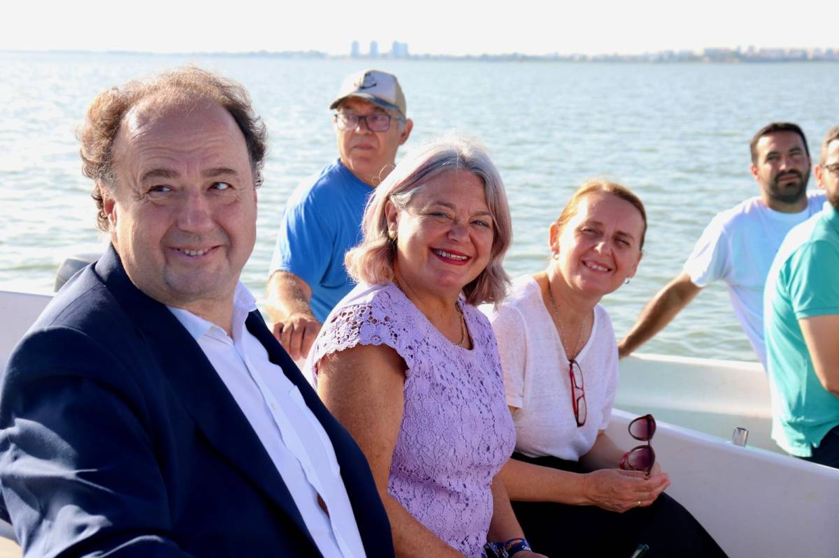 Casimiro Mantell, rector de la UCA, Blanca Flores, subdelegada del Gobierno en Cádiz, y Aurora Salvador, alcaldesa de Puerto Real.