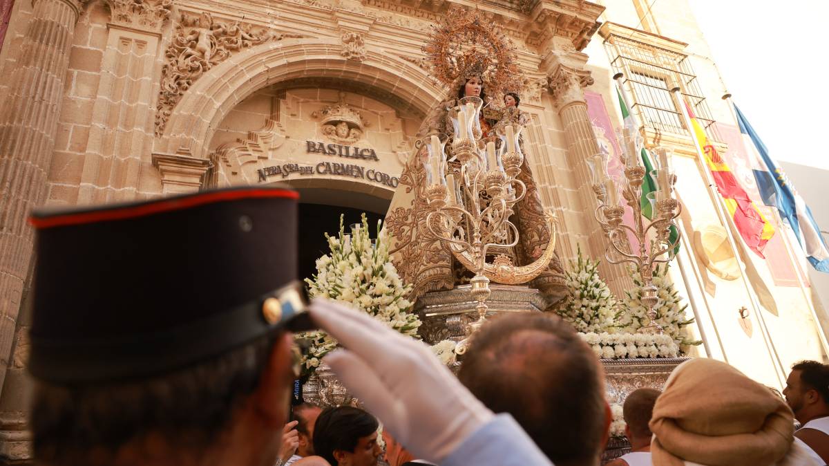 La Virgen del Carmen vuelve a llenar las calles de Jerez en una procesión marcada por el fervor popular