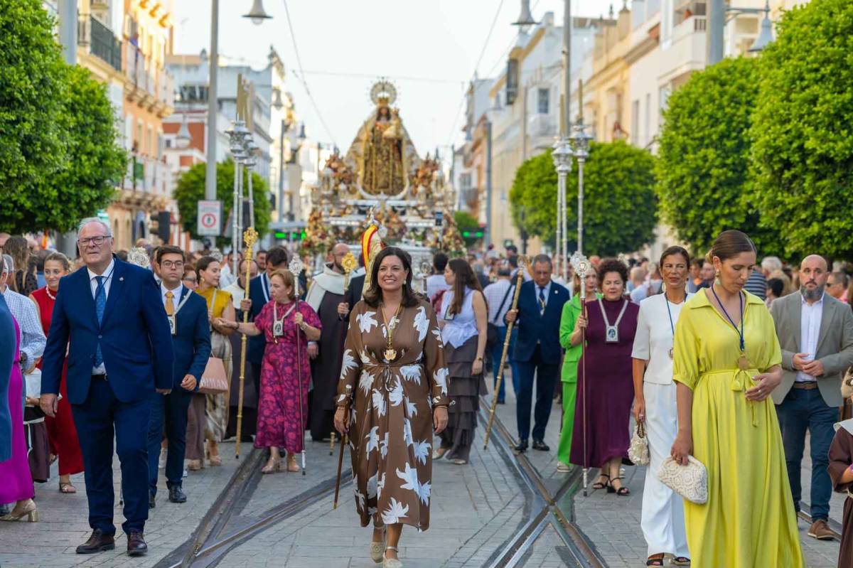 La alcaldesa de San Fernando, Patricia Cavada, en la procesión de la Patrona de la ciudad. - La alcaldesa de San Fernando, Patricia Cavada, en la procesión de la Patrona de la ciudad.