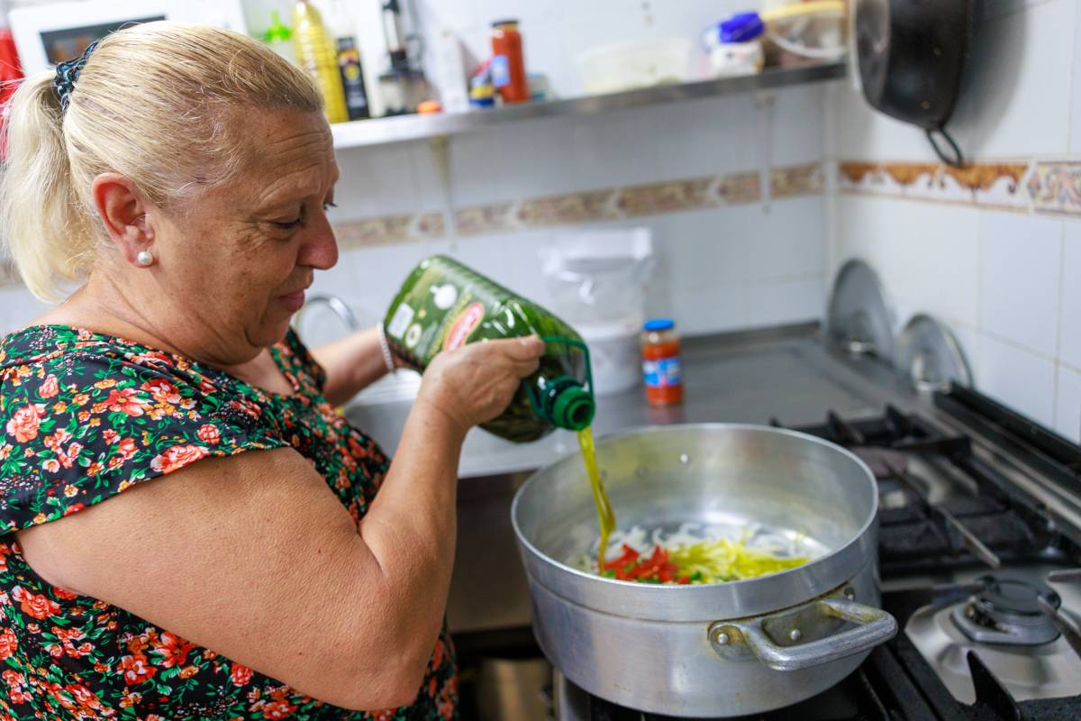Comida gitana con acento moderno y guisos de toda la vida: los cinco puntos clave para comer a compás en el barrio de Santiago
