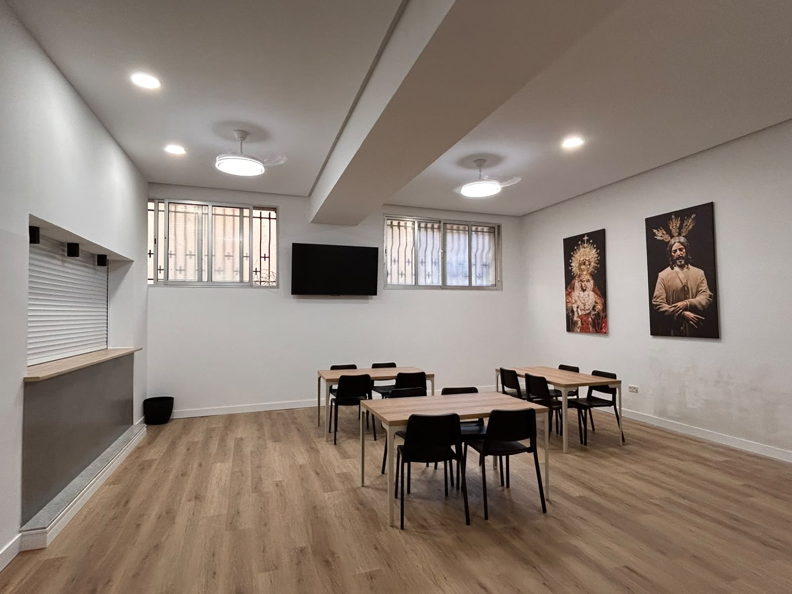 El salón principal de la casa de hermandad de la Redención una vez reformado.