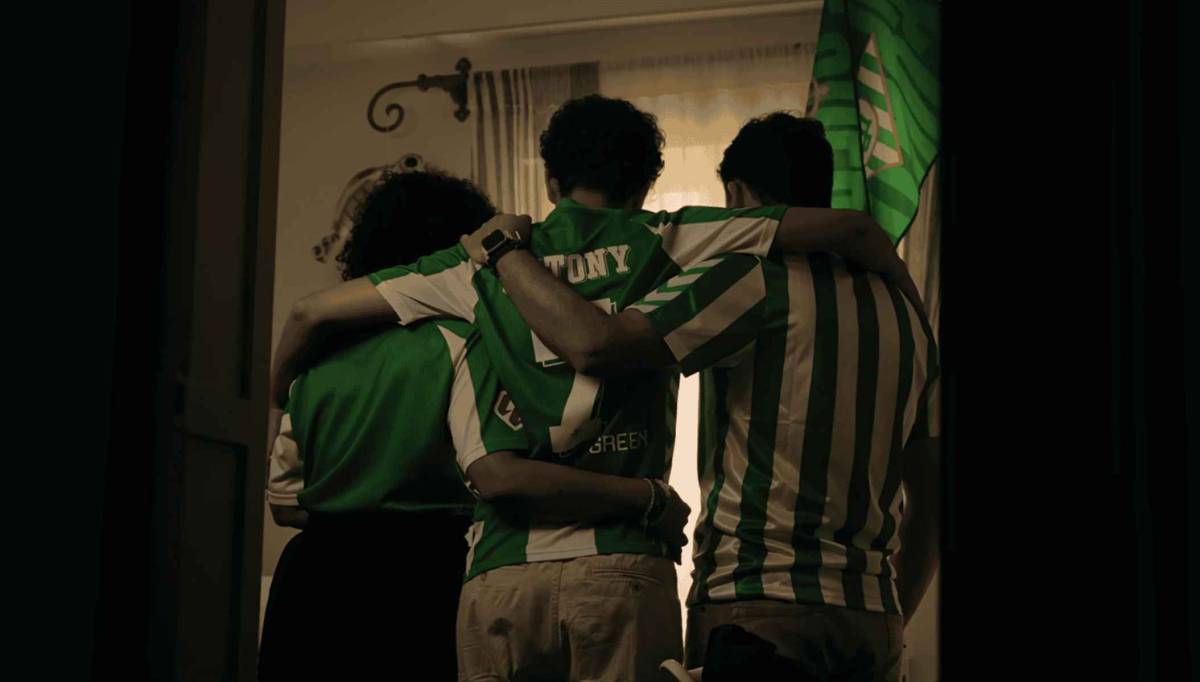 Las palabras de la madre de Sandra Peña tras el homenaje del Betis a su hija con una camiseta contra la violencia escolar