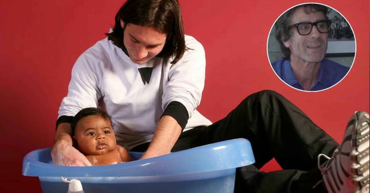La historia detrás de la profética foto de Messi bañando a un bebé Lamine Yamal: 