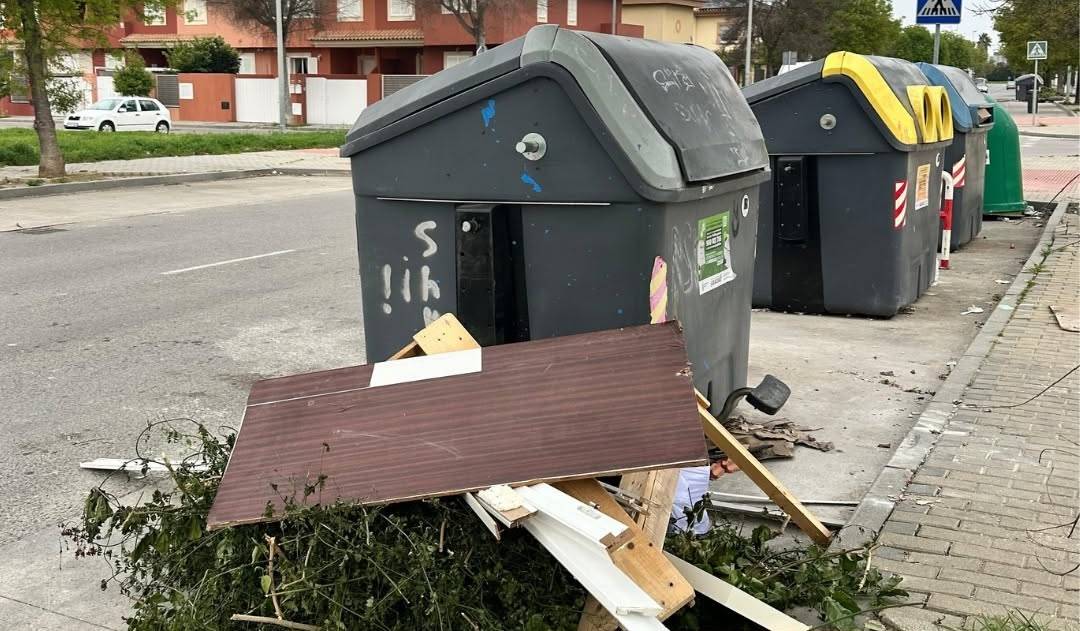 Jerez impone cada mes al menos 15 multas por tirar 'mal' la basura: 