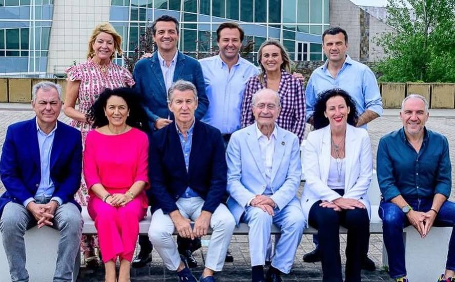El presidente del PP, Alberto Núñez Feijóo, con los candidatos a la Alcaldía de capitales de provincia de Andalucía. - El presidente del PP, Alberto Núñez Feijóo, con los candidatos a la Alcaldía de capitales de provincia de Andalucía.