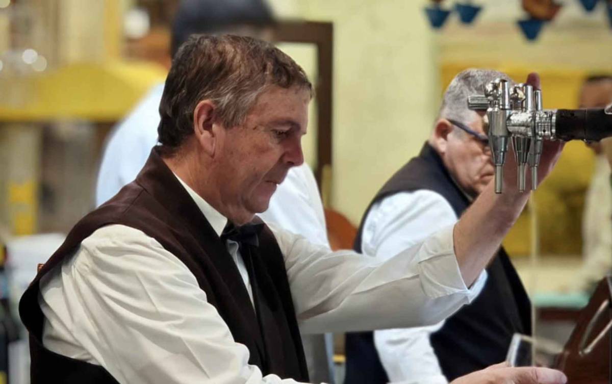 La especial despedida de la Venta Esteban a uno de sus rostros más conocidos tras años detrás de la barra