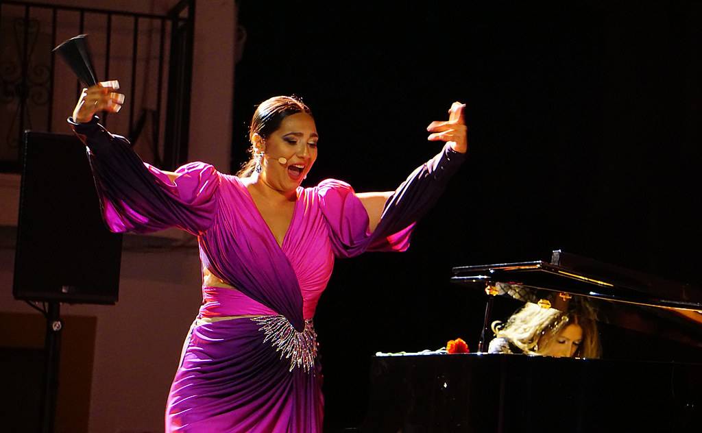 La Caracolá lebrijana da su desplante al verano con sus propias tablas de la ley y una Reina Gitana que consagra el piano por bulerías