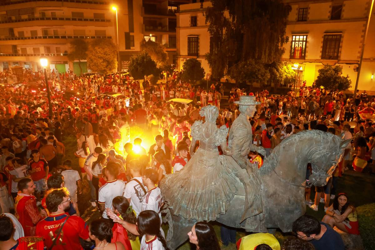 Aficionados celebran la victoria de España en el Mundial. - JUAN CARLOS TORO 