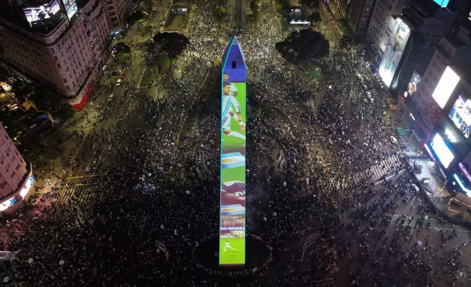 Miles de personas se echaron a las calles de Buenos Aires a pesar de la derrota de Argentina. - Miles de personas se echaron a las calles de Buenos Aires a pesar de la derrota de Argentina.