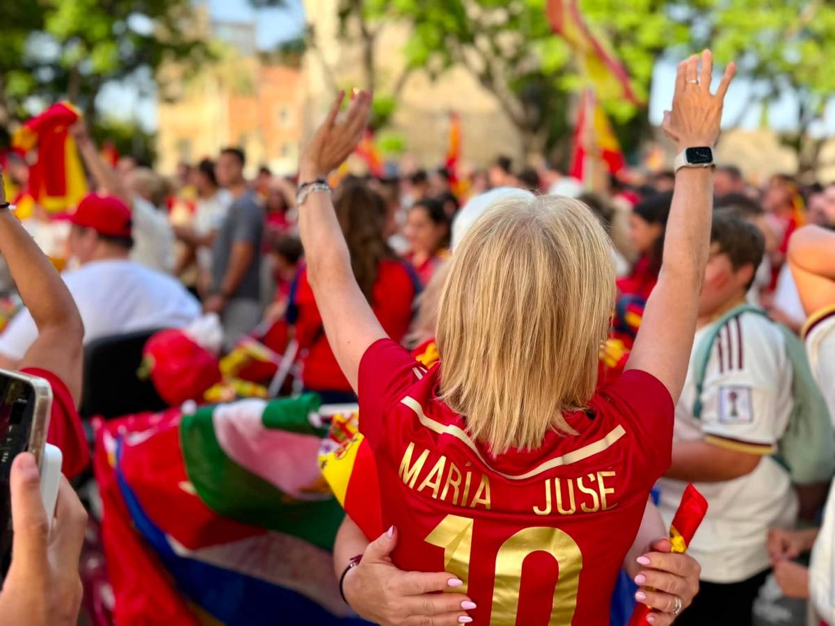 Numeroso público congregado en torno a la Final.