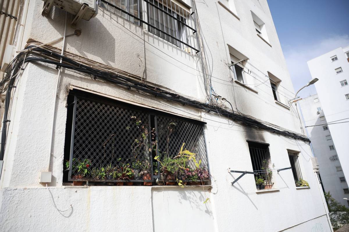 Gran susto en Vista Alegre en Jerez: un incendio obliga a desalojar a varias familias de un bloque de 14 plantas