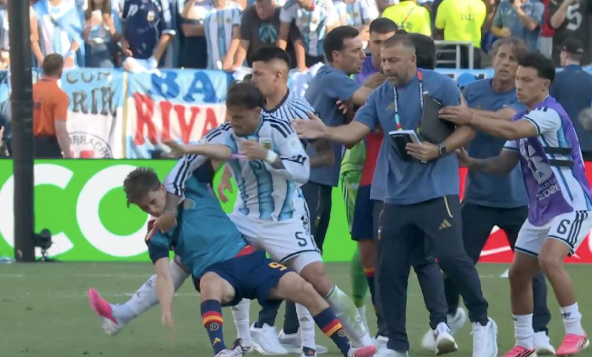 La agresión de los argentinos a Gavi y Eric en la final del Mundial. - 