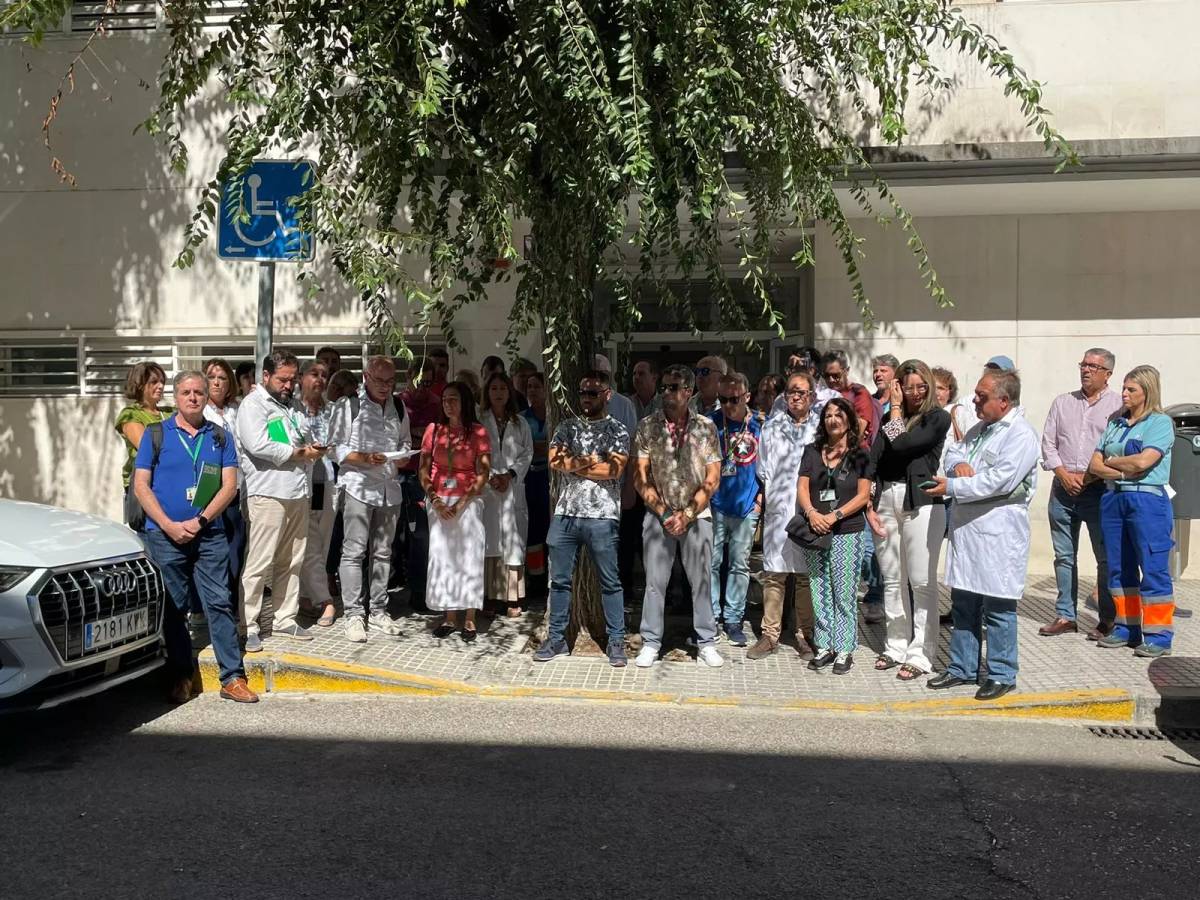 Concentración en el Centro de Salud de La Paz, en una imagen de archivo. - ONDA CÁDIZ