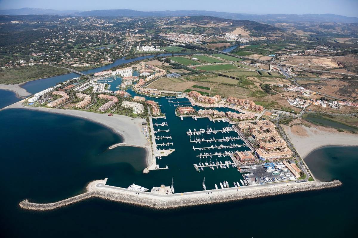 Puerto Sotogrande se sitúa como el quinto puerto deportivo de España y el primero de Andalucía por número de amarres